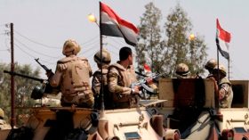 الجيش المصري يقتحم بلدة غربي القاهرة لمطاردة “عناصر مسلحة”
