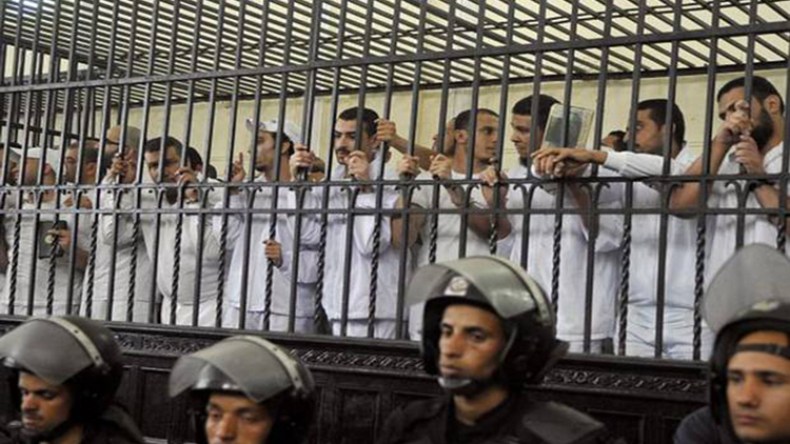 محكمة مصرية تعاقب 25 رافضاً للانقلاب بالسجن المشدد عشر سنوات