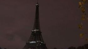 هجمات باريس: برج المدينة الأشهر يطفئ أنواره
