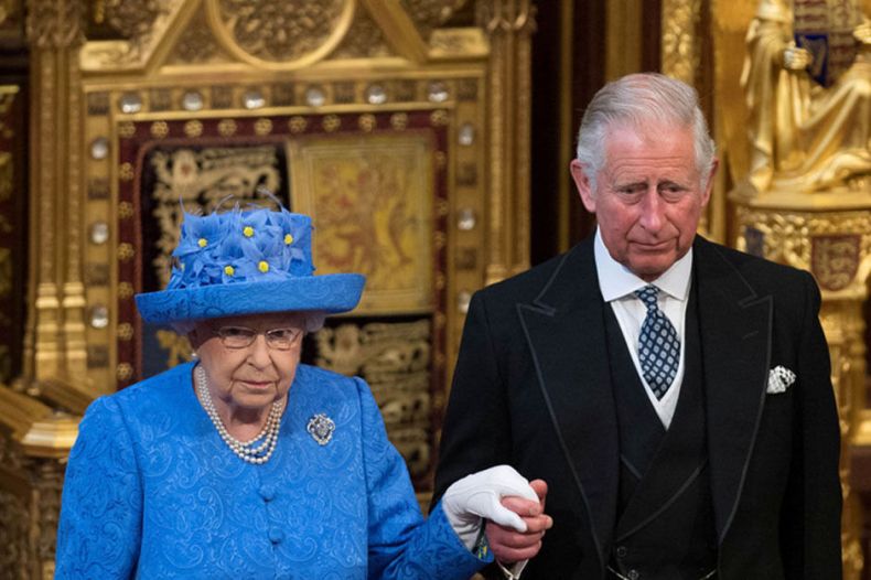 Elizabeth II sur le point d’abdiquer? “Charles tout près du trône”