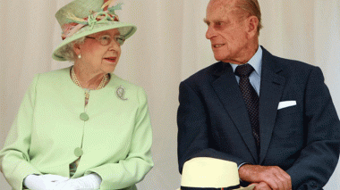 Elizabeth II et son mari seront vaccinés en priorité