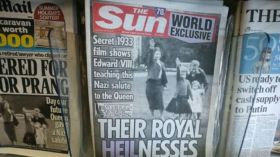 فيديو يظهر الملكة إليزابيث الثانية وهي تلقي التحية النازية