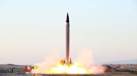 أمريكا تعد عقوبات على إيران بسبب برنامجها للصواريخ الباليستية