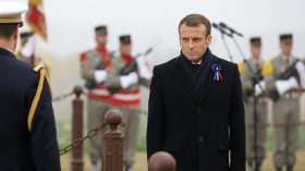 Macron réunit les chefs d’Etat du Sahel pour “relégitimiser” la présence militaire française dans la région