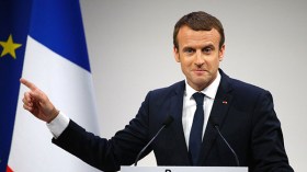 مفكرون يسائلون ماكرون لماذا غيَّر موقفه من الأسد؟