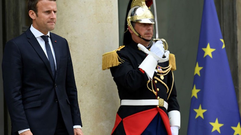 ماكرون يؤكد دعمه للمعارضة السورية