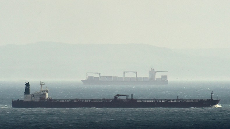 تصادم ناقلة وسفينة شحن في القنال الإنكليزي