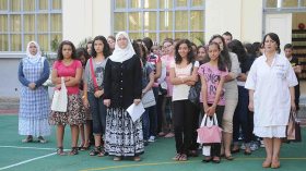 إقصاء كل أستاذ جديد لا يلتحق بمنصبه في اليوم الأول