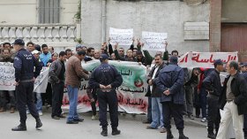 الأمن يمنع اعتصام الاحتياطيين الإداريين