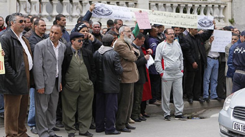 دفع المخلفات المالية للمدمجين بأثر رجعي و”منحة” للمسخرين في البكالوريا