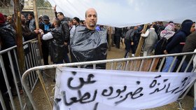 الأساتذة المتعاقدون يقاومون تحت الأمطار والجوع
