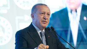 Erdogan avertit Macron de ne pas « chercher querelle à la Turquie »