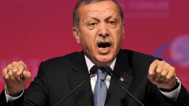 Erdogan dénonce un “racisme culturel” en France