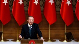 لا تبيعوا إرادتكم الديمقراطية مقابل “دولارات تافهة”