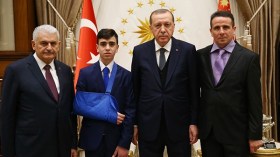 أردوغان يستقبل الطفل الفلسطيني الجنيدي