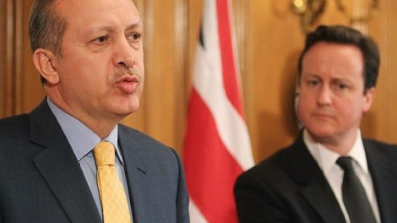 كاميرون في تركيا لبحث الأزمة السورية والحملة ضد داعش