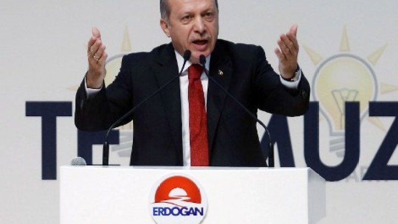 شعار حملة اردوغان يثير الجدل لتضمنه اسم النبي محمد بالعربية