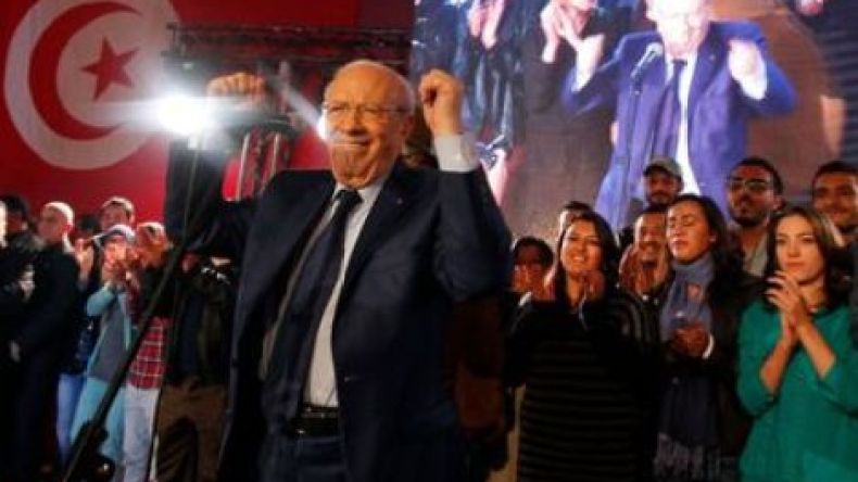 السبسي يتعهد بعدم رجوع الاستبداد إلى تونس