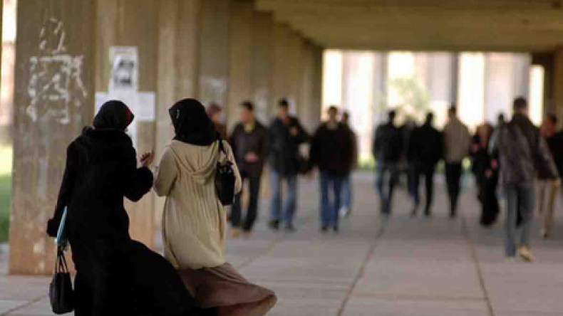 لا منحة لطلبة دكتوراه “أل أم دي” المتأخّرين في مناقشة أطروحاتهم