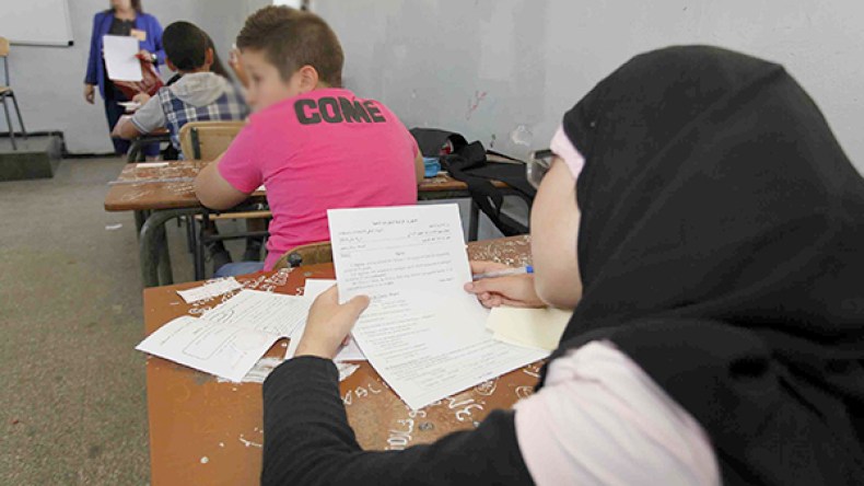 السلوك والمشاركة والبحوث لتقييم التلاميذ بدل علامات الإمتحانات
