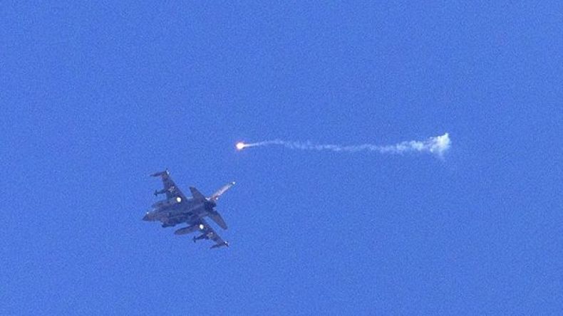 غارات للاحتلال على مواقع في قطاع غزة