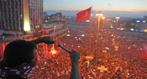 Derrière les barricades, la place Taksim prête à l’épreuve de force avec Erdogan