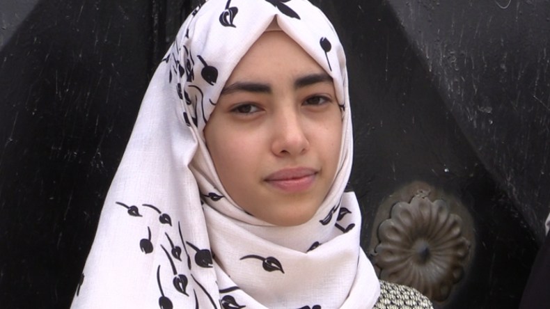 فتيحة نقاز تظفر بالبكالوريا وتمثل الجزائر في “تحدي القراءة العربي” بدبي