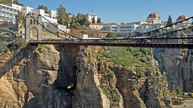 المهرجان الدولي‮ ‬للإنشاد‮ ‬يكرم نوبلي‮ ‬فاضل على شرف الأقصى