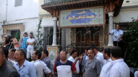 معارضو بلخادم يحتجون أمام المقر الوطني