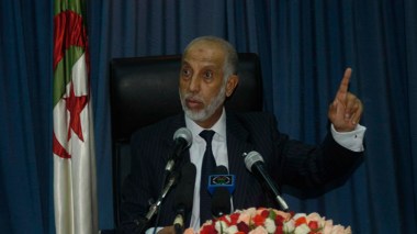 Political leaders reluctant to sign a petition against the French colonialism