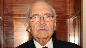 الشرطة  التونسية  تعترض  سيارة  الرئيس  المؤقت