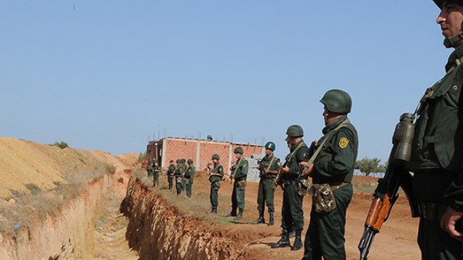 العثور على جثة شخص مرمية داخل خنادق على الحدود مع المغرب