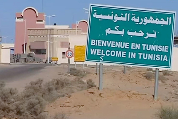 Tens of Tunisians try to enter Algeria cross Tebessa