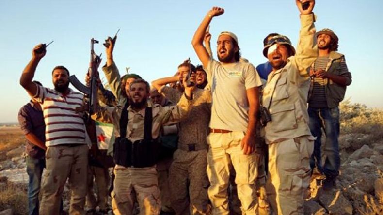 مقاتلو الجيش السوري الحر ينفون تلقيهم دعماً من روسيا