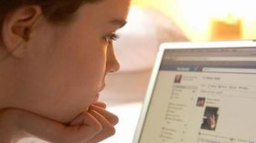 شبكات تشجع الفتيات على الهروب من البيت عن طريق “الفايسبوك”