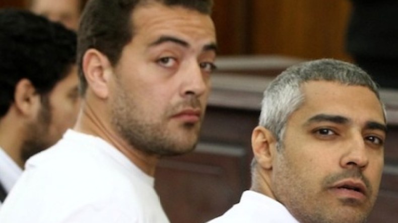 محكمة مصرية تخلي سبيل صحفيي الجزيرة