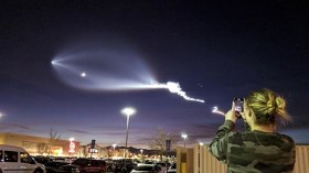 صاروخ عجيب في سماء كاليفورنيا