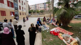 نزع خيم العائلات المطرودة من سكنات السفارة الفرنسية عشية زيارة هولاند