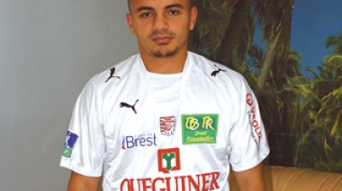 Football: “Rabah SaÃ¢dane unsatisfied with Faradj's performance and plans to bring back midfielder Hemdani”.