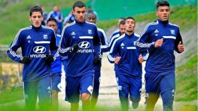 سداسي ليون منبهر بالمحاربين