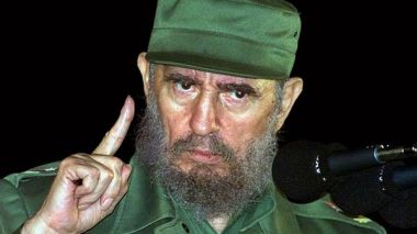 فيدل كاسترو (1926-2016)