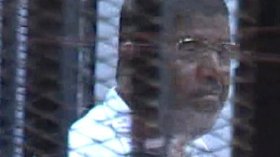 تأجيل أولى جلسات محاكمة مرسي إلى 22 فيفري