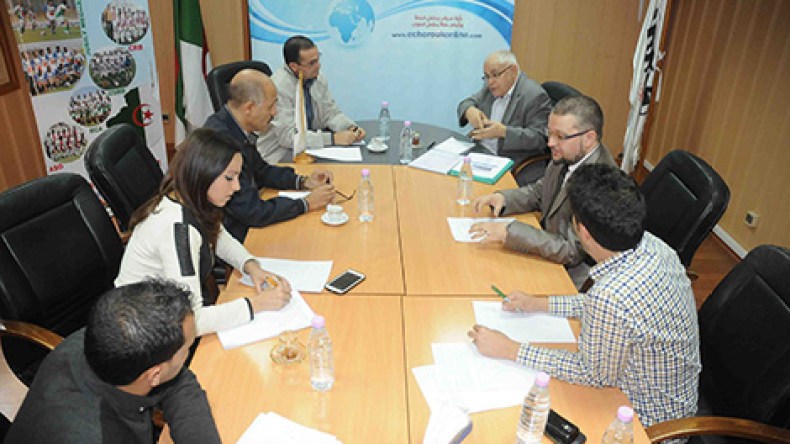 أيها الجزائريون شدوا الأحزمة!