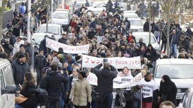 فرنسا: مسيرة تضامنية مع شاب اعتدت عليه الشرطة جنسياً