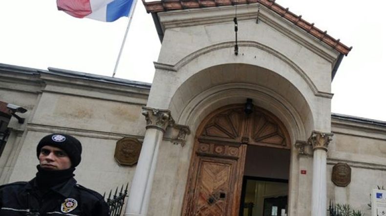 فرنسا تغلق بعثاتها الدبلوماسية في تركيا لدواع أمنية