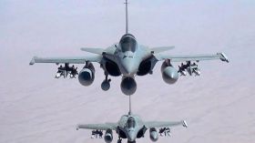 غارات فرنسية وروسية كثيفة على مواقع “داعش” في سوريا