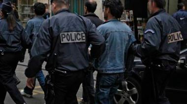 Psychose en France: arrestations d’émigrés, dont des Algériens, suspectés de liens avec le terrorisme
