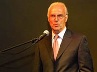 Franz Beckenbauer: â€œAlgerian team is strong and will be an obstacle before USA and Sloveniaâ€