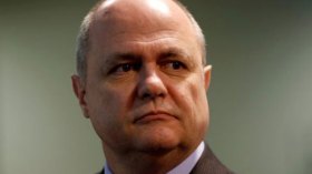 استقالة “فضائحية” لوزير الداخلية الفرنسي