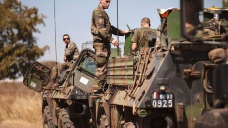 الجيش الفرنسي يقتل 12 مسلحاً في مالي